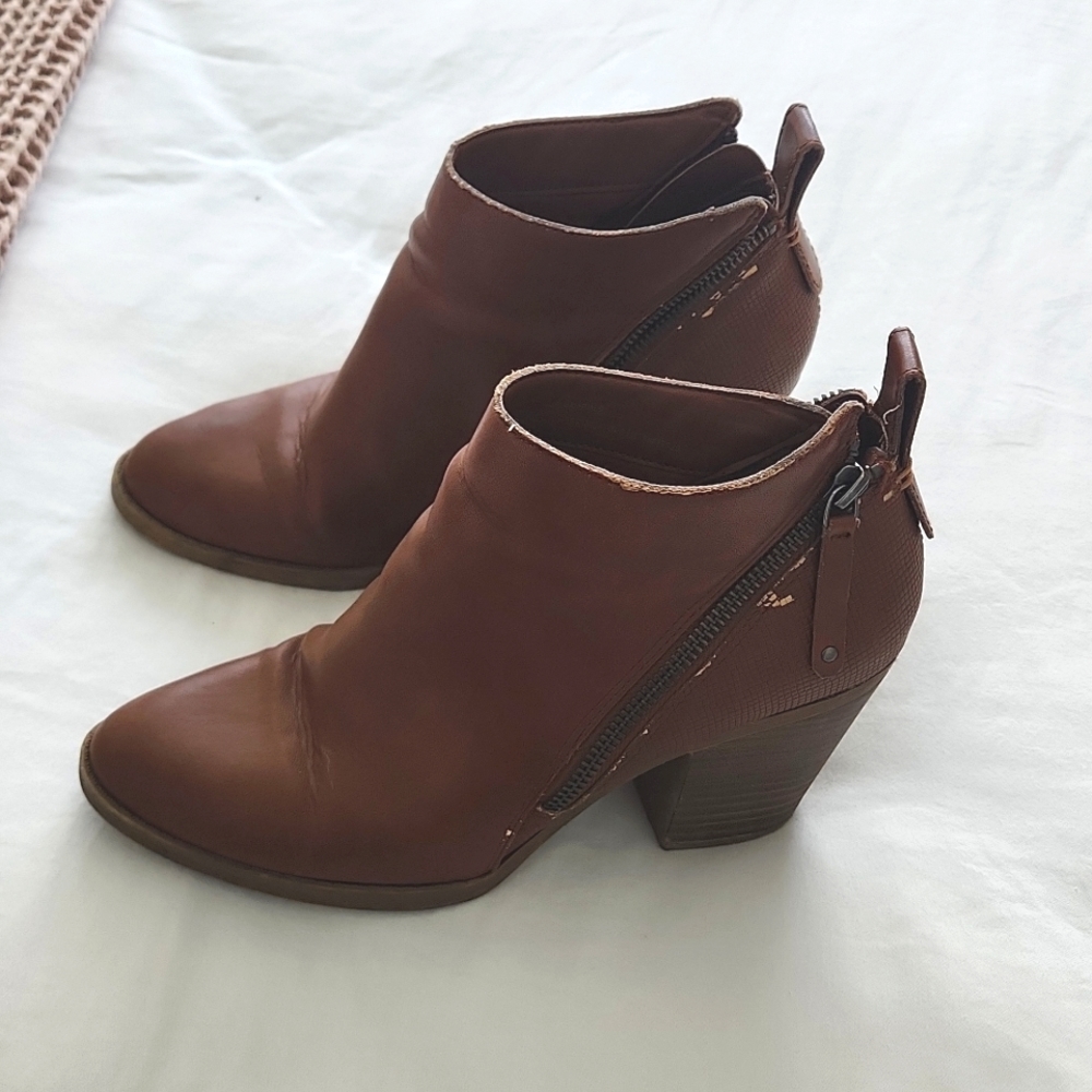 DV Dolce Vita Size 9 Ankle Boots Booties
